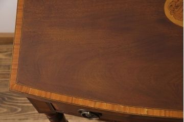 アンティーク家具　イギリスアンティーク　ウォールナット材　クラシカルなコンソールテーブル(引き出し、飾り台、サイドテーブル)