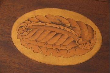 アンティーク家具　イギリスアンティーク　ウォールナット材　クラシカルなコンソールテーブル(引き出し、飾り台、サイドテーブル)