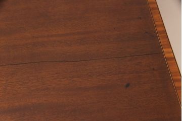 アンティーク家具　イギリスアンティーク　ウォールナット材　クラシカルなコンソールテーブル(引き出し、飾り台、サイドテーブル)