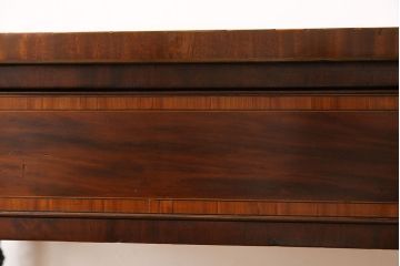 アンティーク家具　イギリスアンティーク　ウォールナット材　クラシカルなコンソールテーブル(引き出し、飾り台、サイドテーブル)