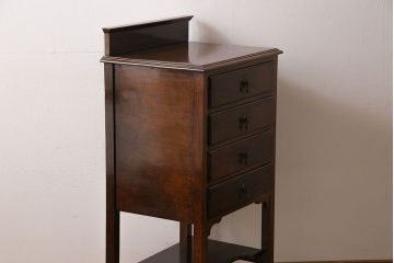 アンティーク家具　イギリスアンティーク　ウォールナット材　シンプルながらも上品なサイドキャビネット