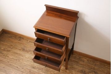 アンティーク家具　イギリスアンティーク　ウォールナット材　シンプルながらも上品なサイドキャビネット