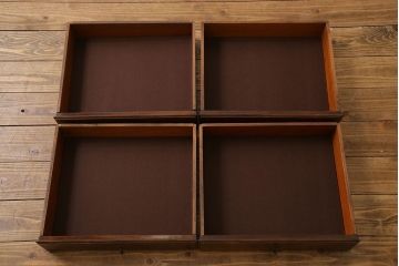 アンティーク家具　イギリスアンティーク　ウォールナット材　シンプルながらも上品なサイドキャビネット