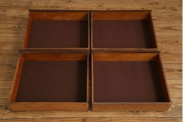 アンティーク家具　イギリスアンティーク　ウォールナット材　シンプルながらも上品なサイドキャビネット