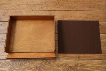 アンティーク家具　イギリスアンティーク　ウォールナット材　シンプルながらも上品なサイドキャビネット