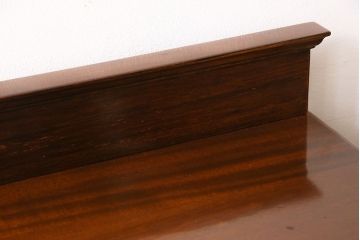 アンティーク家具　イギリスアンティーク　ウォールナット材　シンプルながらも上品なサイドキャビネット