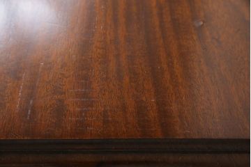 アンティーク家具　イギリスアンティーク　ウォールナット材　シンプルながらも上品なサイドキャビネット