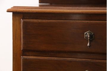 アンティーク家具　イギリスアンティーク　ウォールナット材　シンプルながらも上品なサイドキャビネット