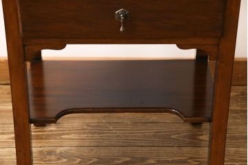 アンティーク家具　イギリスアンティーク　ウォールナット材　シンプルながらも上品なサイドキャビネット