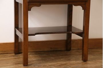 アンティーク家具　イギリスアンティーク　ウォールナット材　シンプルながらも上品なサイドキャビネット