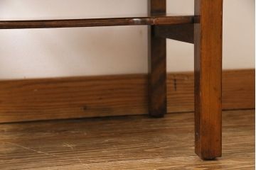 アンティーク家具　イギリスアンティーク　ウォールナット材　シンプルながらも上品なサイドキャビネット