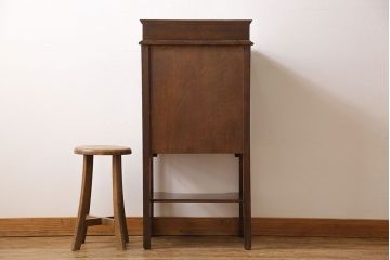 アンティーク家具　イギリスアンティーク　ウォールナット材　シンプルながらも上品なサイドキャビネット