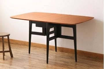 ヴィンテージ家具　北欧ビンテージ　チーク材　おしゃれなデザインのバタフライテーブル(ダイニングテーブル、エクステンションテーブル)