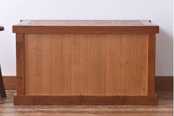 江戸指物　摺り漆(拭き漆)　総無垢　独特な木目が目を引くタモ材の小箪笥(サイドボード、箪笥、収納棚)(定価約60万円)