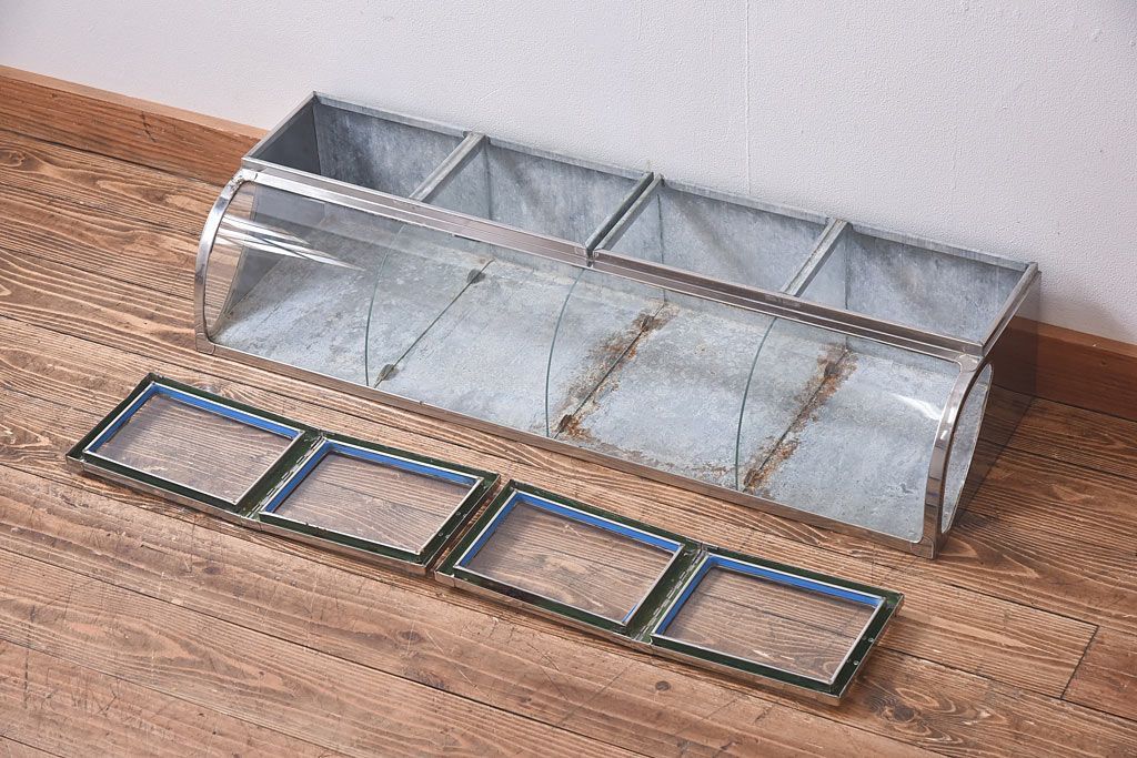 レトロ家具　昭和レトロ　錆のある風合いが魅力的なブリキガラスケース(ショーケース、飾り棚)(1)