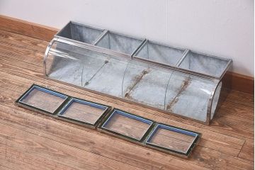 レトロ家具　昭和レトロ　錆のある風合いが魅力的なブリキガラスケース(ショーケース、飾り棚)(1)