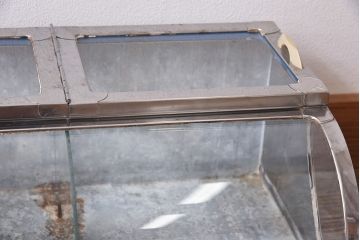 レトロ家具　昭和レトロ　錆のある風合いが魅力的なブリキガラスケース(ショーケース、飾り棚)(1)