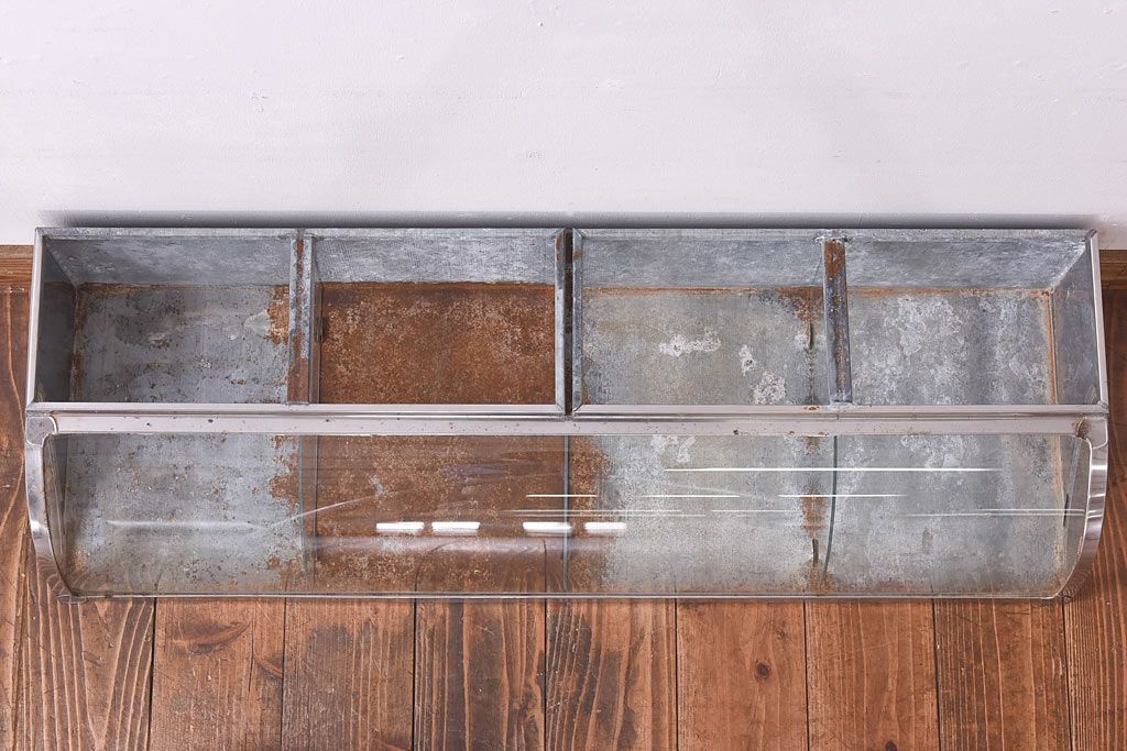 レトロ家具　昭和レトロ　錆のある風合いが魅力的なブリキガラスケース(ショーケース、飾り棚)(2)