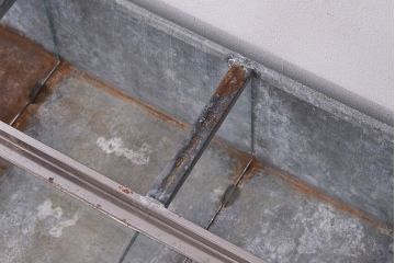 レトロ家具　昭和レトロ　錆のある風合いが魅力的なブリキガラスケース(ショーケース、飾り棚)(2)