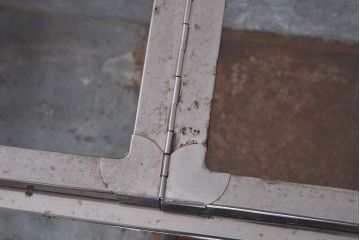 レトロ家具　昭和レトロ　錆のある風合いが魅力的なブリキガラスケース(ショーケース、飾り棚)(2)