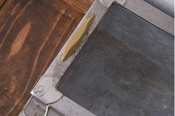 レトロ家具　昭和レトロ　錆のある風合いが魅力的なブリキガラスケース(ショーケース、飾り棚)(2)