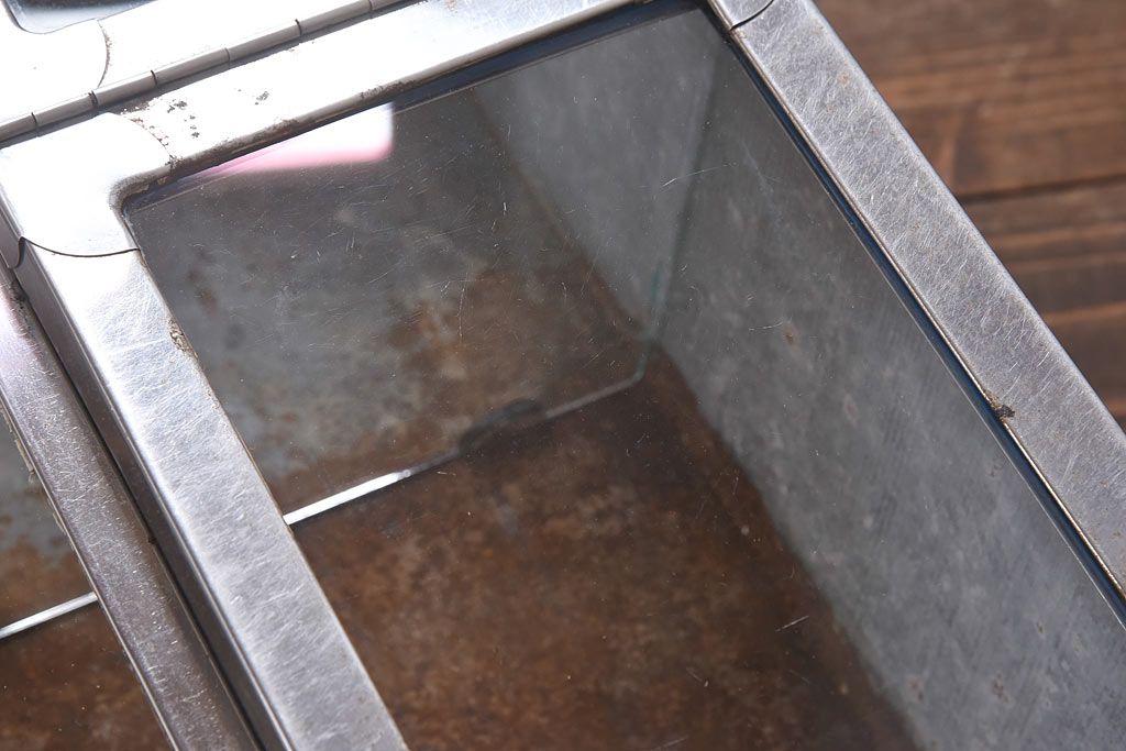 レトロ家具　昭和レトロ　錆のある風合いが魅力的なブリキガラスケース(ショーケース、飾り棚)(2)