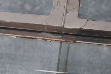 レトロ家具　昭和レトロ　錆のある風合いが魅力的なブリキガラスケース(ショーケース、飾り棚)(3)