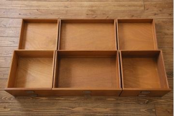 ヴィンテージ家具　北欧ビンテージ　チーク材　スタイリッシュなデザインのサイドボード(チェスト)