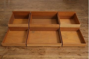 ヴィンテージ家具　北欧ビンテージ　チーク材　スタイリッシュなデザインのサイドボード(チェスト)