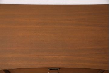 ヴィンテージ家具　北欧ビンテージ　チーク材　スタイリッシュなデザインのサイドボード(チェスト)