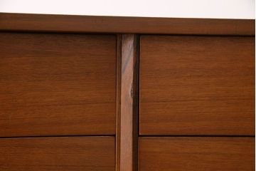 ヴィンテージ家具　北欧ビンテージ　チーク材　スタイリッシュなデザインのサイドボード(チェスト)