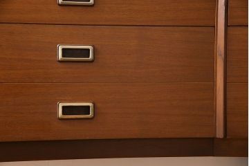 ヴィンテージ家具　北欧ビンテージ　チーク材　スタイリッシュなデザインのサイドボード(チェスト)