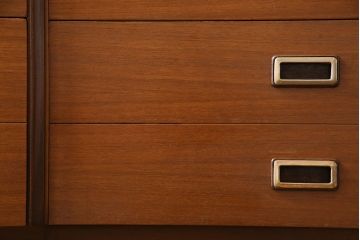 ヴィンテージ家具　北欧ビンテージ　チーク材　スタイリッシュなデザインのサイドボード(チェスト)