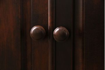 中古　神居民芸　木の味わいとシックな雰囲気が魅力のローボード(サイドボード、整理棚)