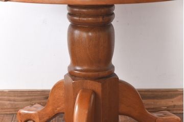 中古　イギリス家具　木目が美しいコーヒーテーブル(ラウンドテーブル、サイドテーブル)