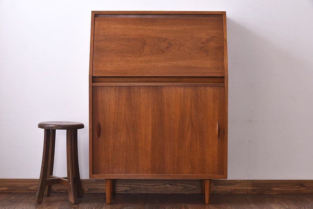 ヴィンテージ家具　北欧ビンテージ　チーク材　シンプルなライティングビューロー(簿記机、在宅ワーク、在宅用デスク)