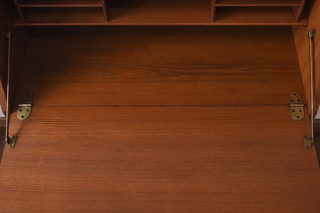 ヴィンテージ家具　北欧ビンテージ　チーク材　シンプルなライティングビューロー(簿記机、在宅ワーク、在宅用デスク)