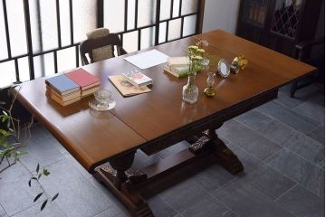 アンティーク家具　イギリスアンティーク　オーク材　見事な装飾のエクステンションテーブル(ダイニングテーブル)