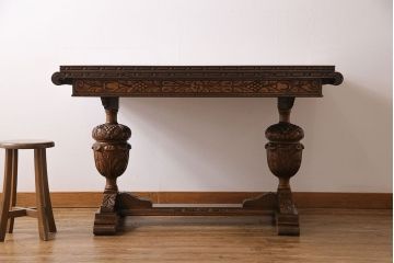 アンティーク家具　イギリスアンティーク　オーク材　見事な装飾のエクステンションテーブル(ダイニングテーブル)