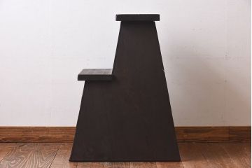 アンティーク雑貨　和製アンティーク　古い木が渋さを感じさせる大正昭和期の踏み台(花台)