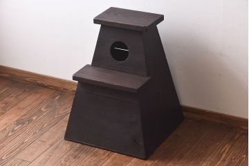 アンティーク雑貨　和製アンティーク　古い木が渋さを感じさせる大正昭和期の踏み台(花台)