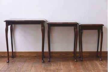 アンティーク雑貨　イギリス家具　高級感あるレザートップのネストテーブル(入れ子式テーブル、サイドテーブル、コーヒーテーブル、花台)(1)