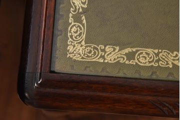 アンティーク雑貨　イギリス家具　高級感あるレザートップのネストテーブル(入れ子式テーブル、サイドテーブル、コーヒーテーブル、花台)(1)