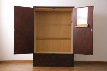 中古　伝統工芸　岩谷堂箪笥　杢目の美しい上質なワードローブ(洋服タンス、洋服箪笥)(定価60万円)