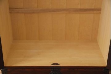 中古　伝統工芸　岩谷堂箪笥　杢目の美しい上質なワードローブ(洋服タンス、洋服箪笥)(定価60万円)