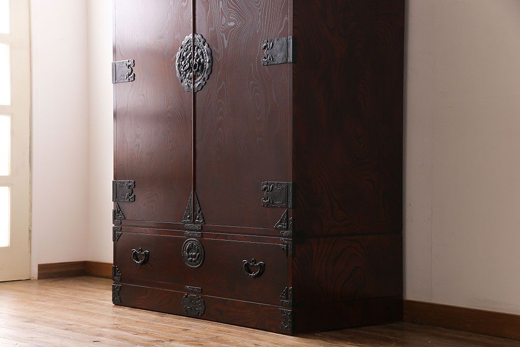中古　伝統工芸　岩谷堂箪笥　杢目の美しい上質なワードローブ(洋服タンス、洋服箪笥)(定価60万円)