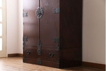 中古　伝統工芸　岩谷堂箪笥　杢目の美しい上質なワードローブ(洋服タンス、洋服箪笥)(定価60万円)