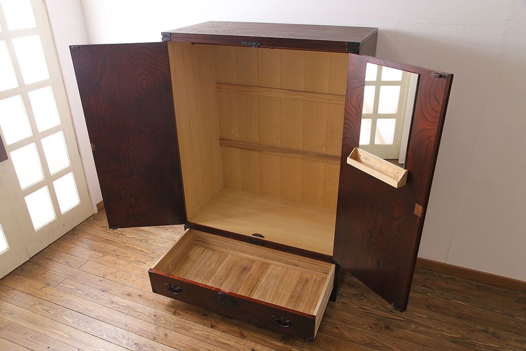 中古　伝統工芸　岩谷堂箪笥　杢目の美しい上質なワードローブ(洋服タンス、洋服箪笥)(定価60万円)