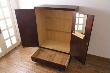 中古　伝統工芸　岩谷堂箪笥　杢目の美しい上質なワードローブ(洋服タンス、洋服箪笥)(定価60万円)
