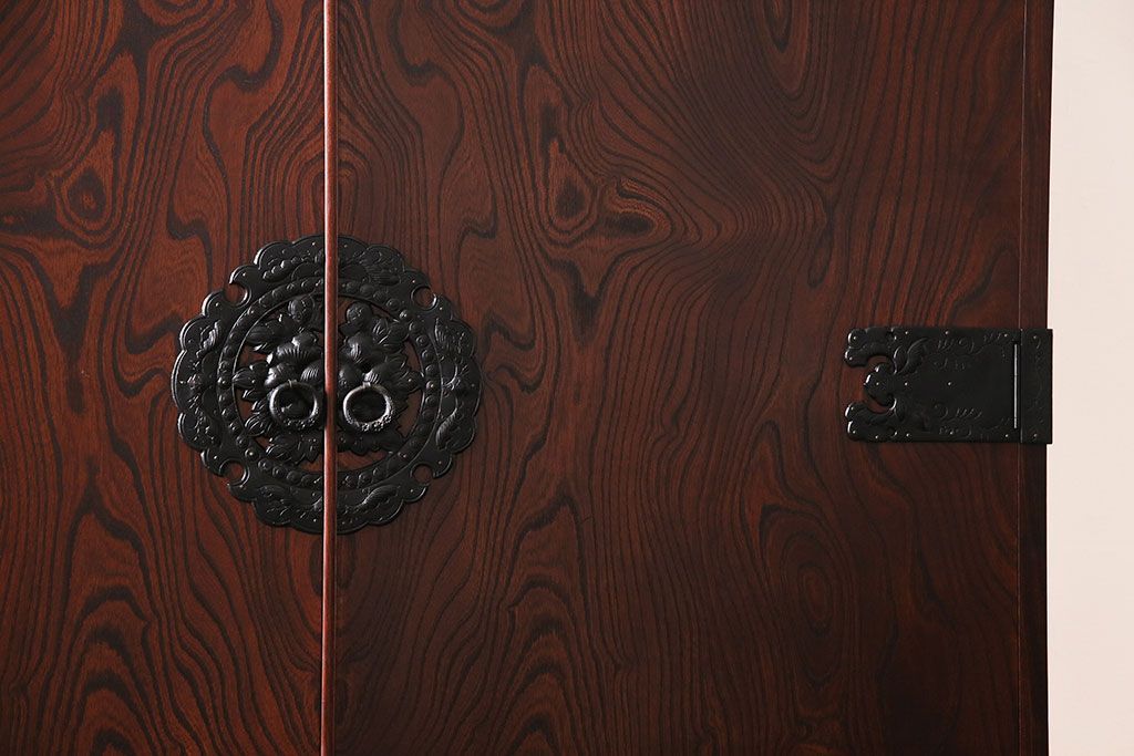 中古　伝統工芸　岩谷堂箪笥　杢目の美しい上質なワードローブ(洋服タンス、洋服箪笥)(定価60万円)